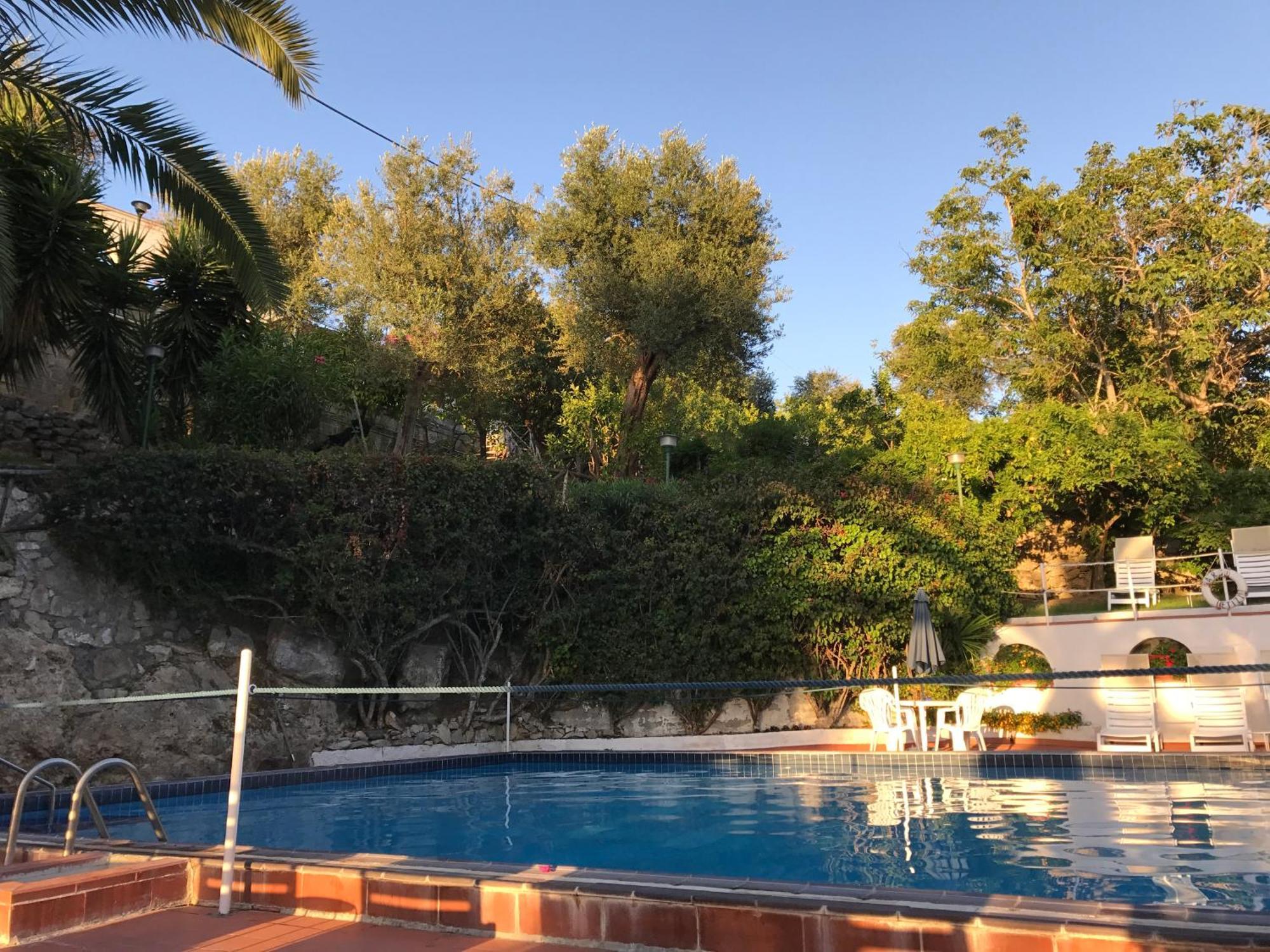 Loris House Villa มัสซาลูเบรนเซ ภายนอก รูปภาพ