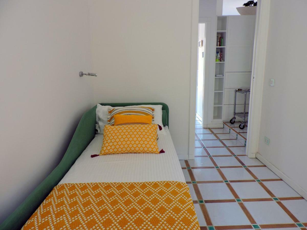 Loris House Villa มัสซาลูเบรนเซ ภายนอก รูปภาพ