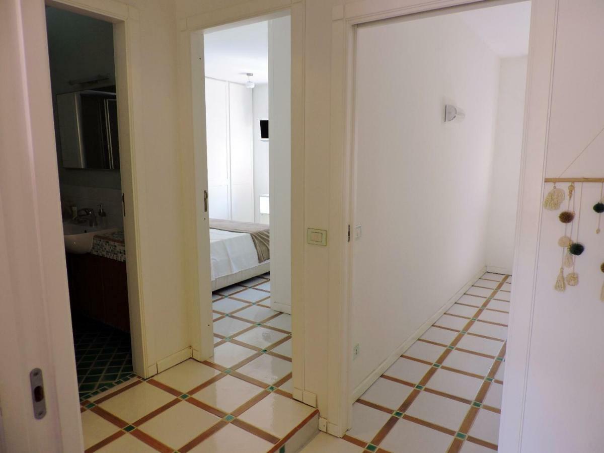 Loris House Villa มัสซาลูเบรนเซ ภายนอก รูปภาพ