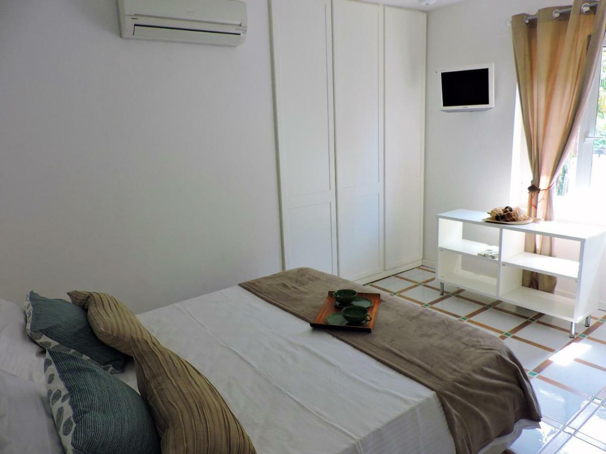 Loris House Villa มัสซาลูเบรนเซ ภายนอก รูปภาพ